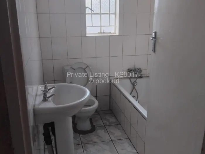 3 Bedroom House to Rent in Mainway Meadows