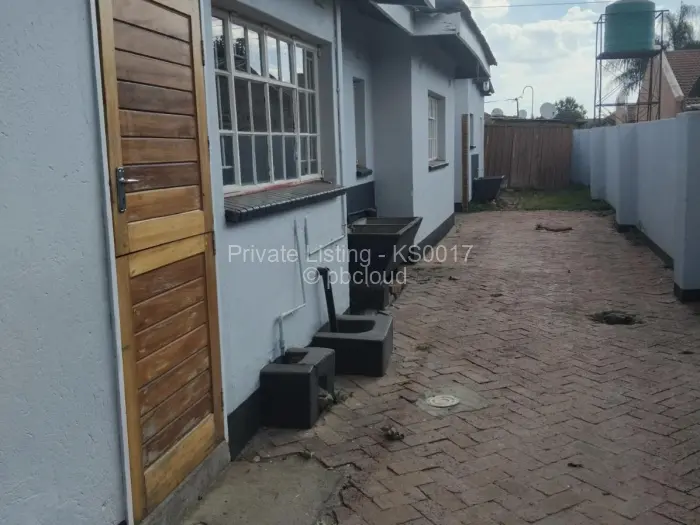 3 Bedroom House to Rent in Mainway Meadows