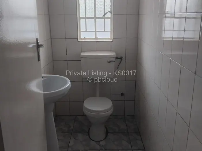 3 Bedroom House to Rent in Mainway Meadows