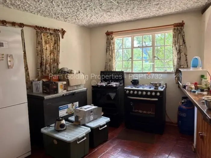 3 Bedroom House for Sale in Mazvikadei, Mazvikadei