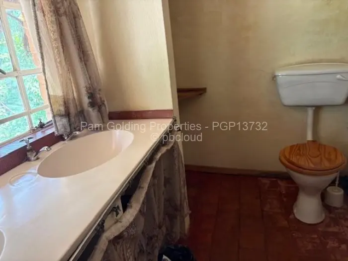 3 Bedroom House for Sale in Mazvikadei, Mazvikadei