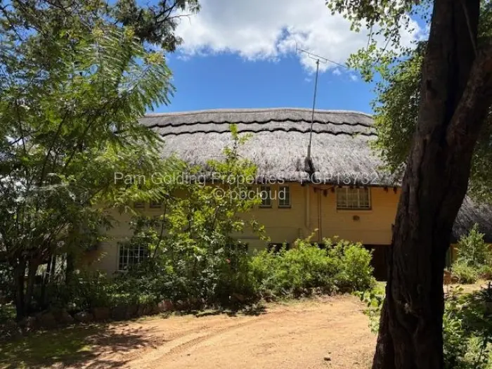 3 Bedroom House for Sale in Mazvikadei, Mazvikadei