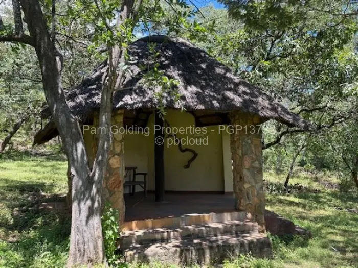 3 Bedroom House for Sale in Mazvikadei, Mazvikadei