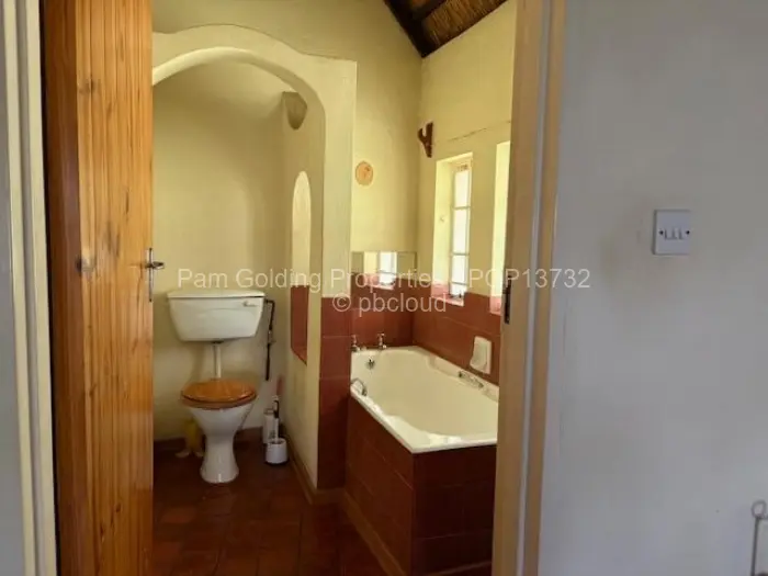 3 Bedroom House for Sale in Mazvikadei, Mazvikadei