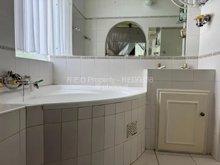 4 Bedroom House for Sale in Hillside Byo, Bulawayo