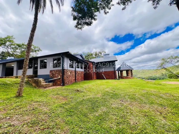 4 Bedroom House to Rent in Carrick Creagh Estate