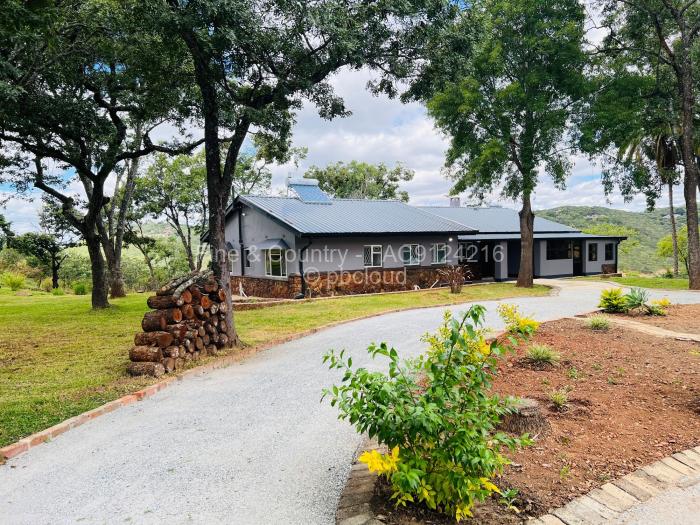 4 Bedroom House to Rent in Carrick Creagh Estate, Harare