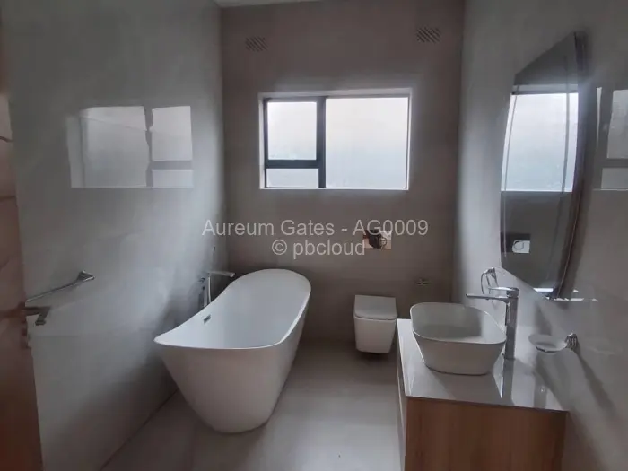 Townhouse/Cluster for Sale in Arlington, Harare