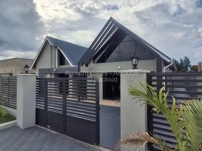 Townhouse/Cluster for Sale in Arlington, Harare