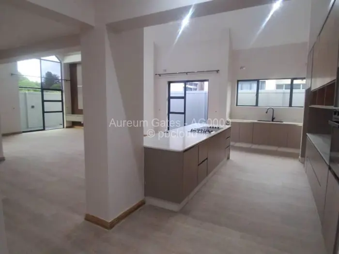 Townhouse/Cluster for Sale in Arlington, Harare