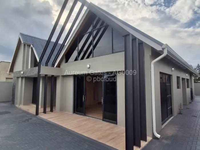 Townhouse/Cluster for Sale in Arlington, Harare