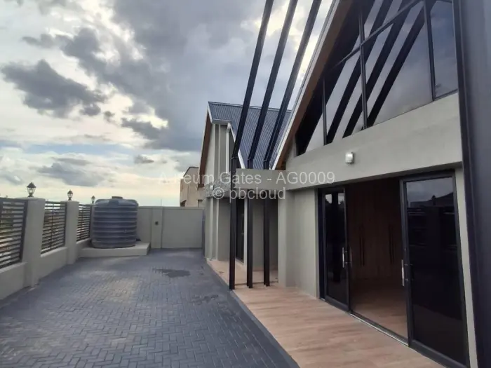 Townhouse/Cluster for Sale in Arlington, Harare