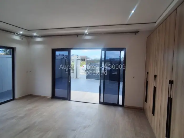 Townhouse/Cluster for Sale in Arlington, Harare