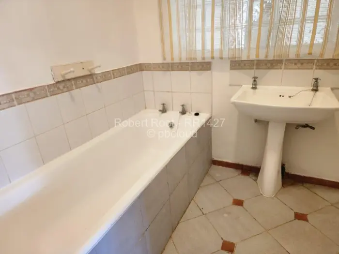 4 Bedroom House to Rent in Greendale North