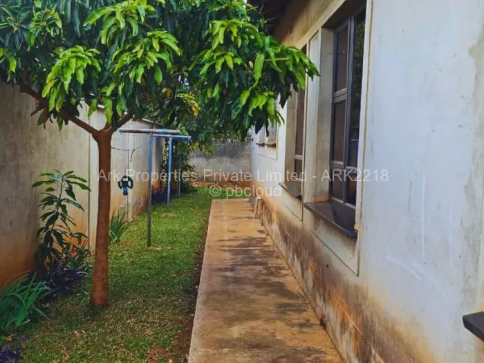 6 Bedroom House for Sale in Belvedere, Harare