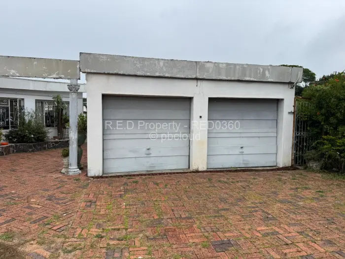 4 Bedroom House for Sale in Woodlands, Bulawayo