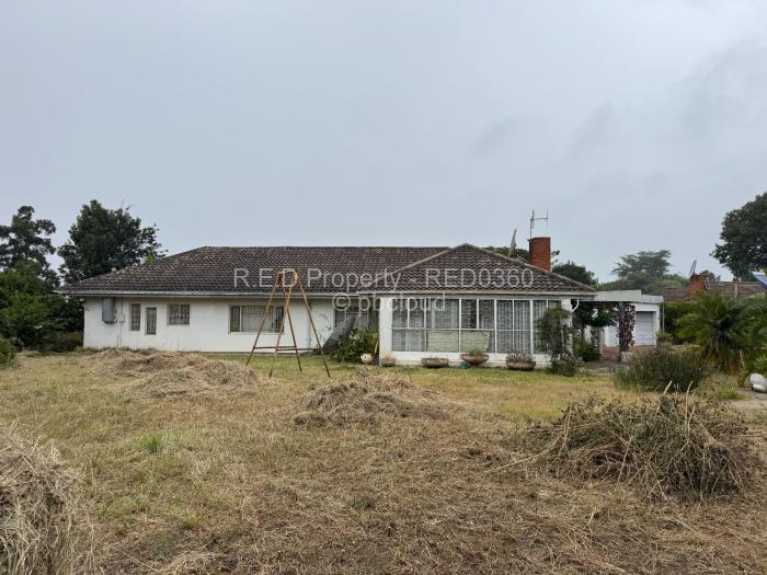 4 Bedroom House for Sale in Woodlands, Bulawayo