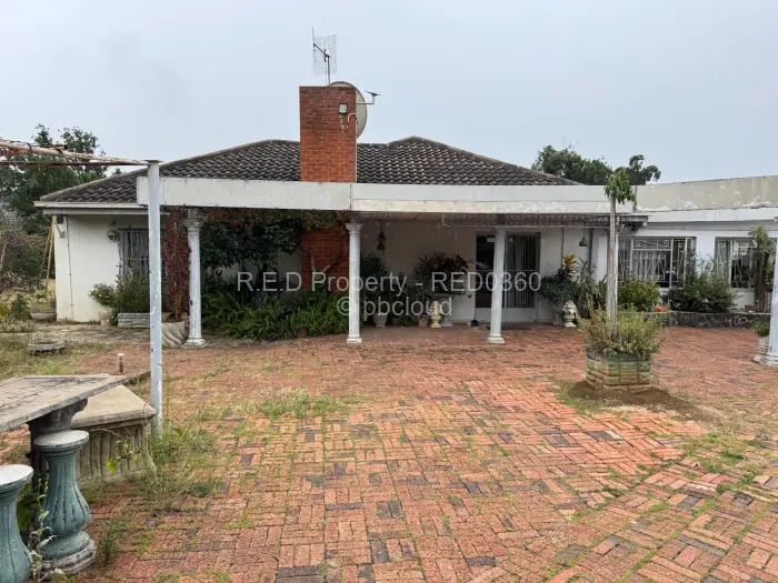 4 Bedroom House for Sale in Woodlands, Bulawayo
