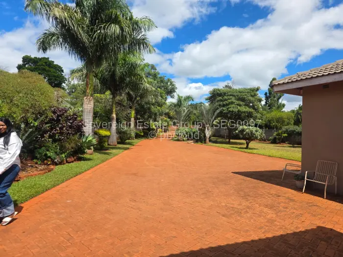 4 Bedroom House for Sale in Borrowdale, Harare