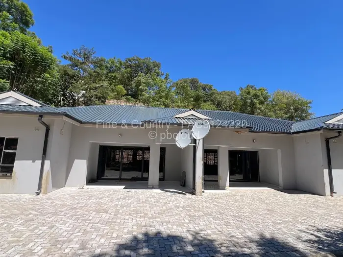 Townhouse/Cluster to Rent in Glen Lorne