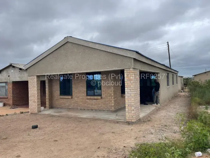 3 Bedroom House for Sale in Cowdray Park, Bulawayo
