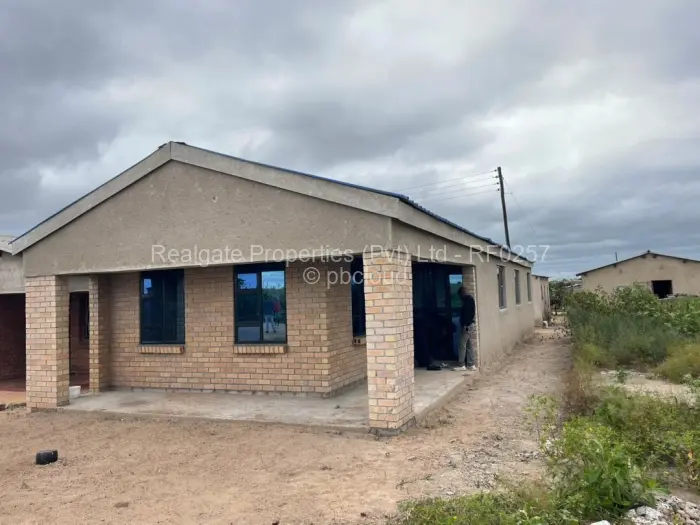 3 Bedroom House for Sale in Cowdray Park, Bulawayo