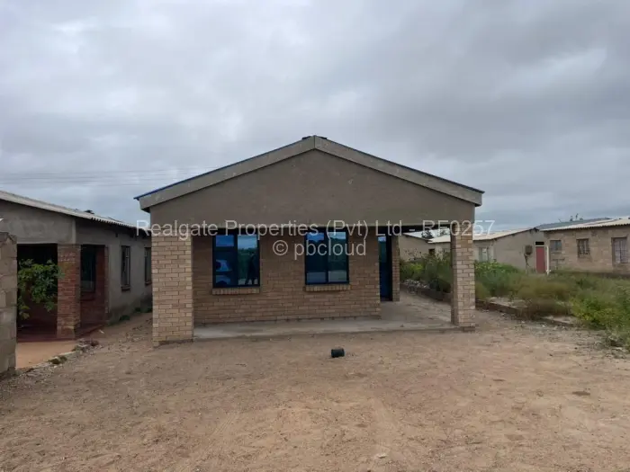 3 Bedroom House for Sale in Cowdray Park, Bulawayo