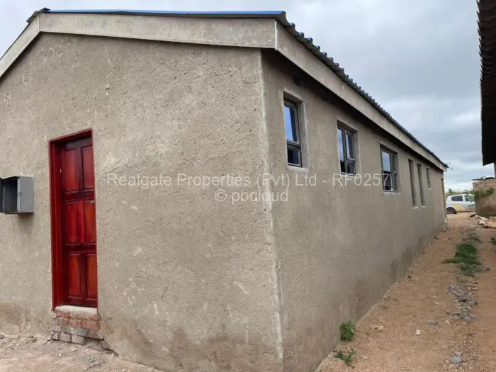 3 Bedroom House for Sale in Cowdray Park, Bulawayo