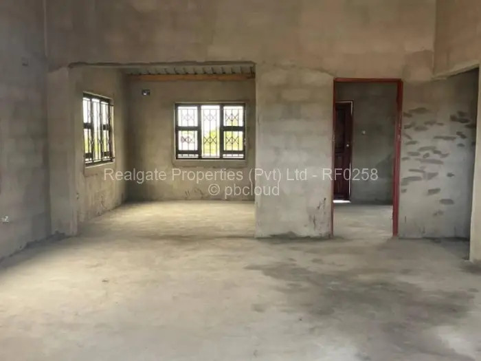 4 Bedroom House for Sale in Cowdray Park, Bulawayo