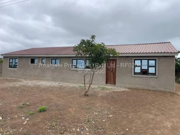 4 Bedroom House for Sale in Cowdray Park, Bulawayo