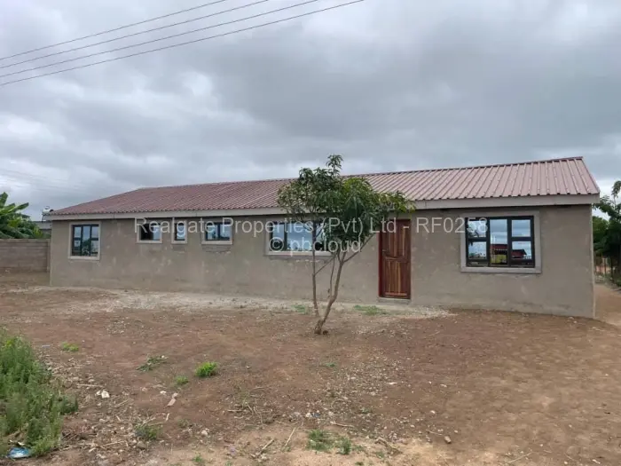 4 Bedroom House for Sale in Cowdray Park, Bulawayo
