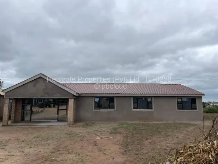 4 Bedroom House for Sale in Cowdray Park, Bulawayo