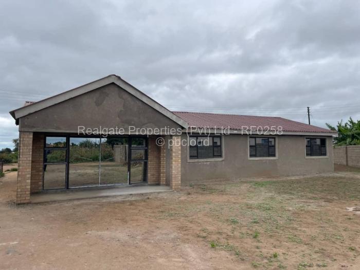 4 Bedroom House for Sale in Cowdray Park, Bulawayo