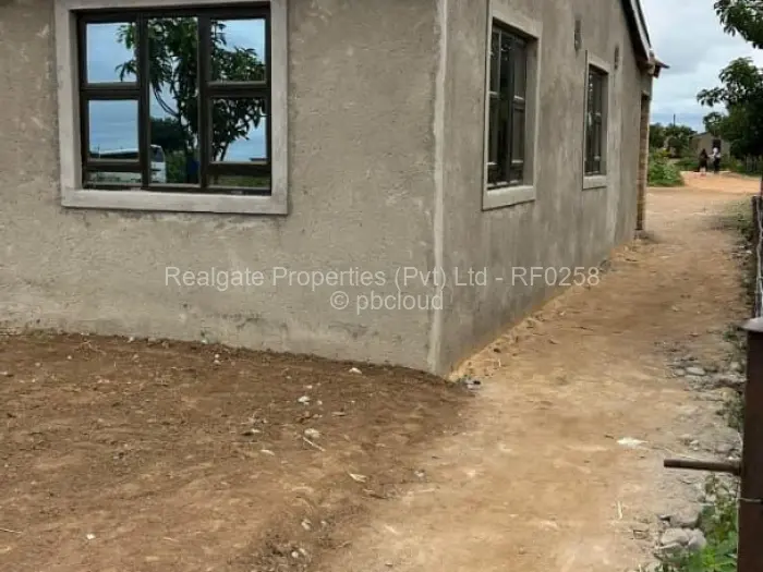 4 Bedroom House for Sale in Cowdray Park, Bulawayo