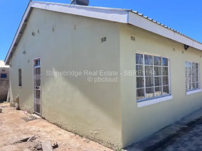 4 Bedroom House for Sale in Pelandaba, Bulawayo