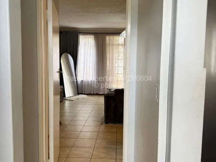 2 Bedroom Cottage/Garden Flat for Sale in Avenues, Harare