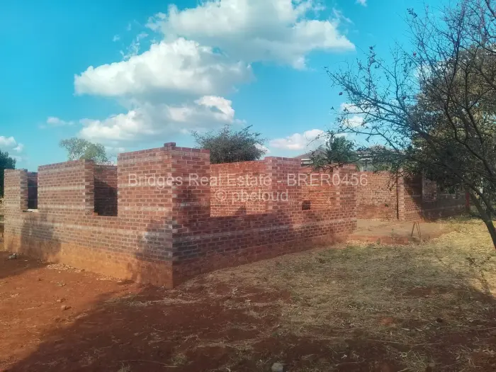 2 Bedroom House for Sale in Kambuzuma, Harare