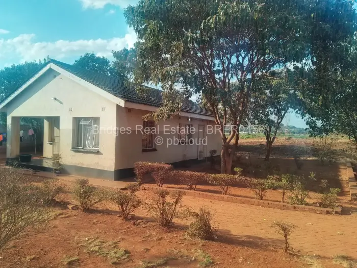 2 Bedroom House for Sale in Kambuzuma, Harare