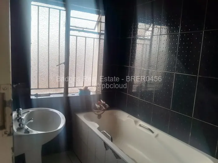 2 Bedroom House for Sale in Kambuzuma, Harare