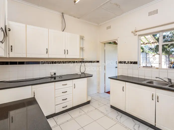 2 Bedroom Cottage/Garden Flat to Rent in Highlands, Harare