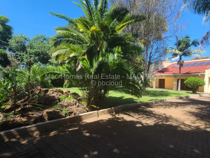 5 Bedroom House to Rent in Borrowdale West