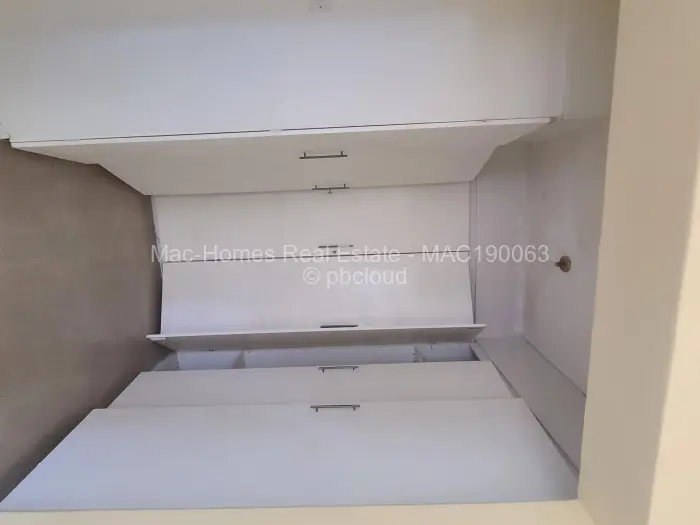 5 Bedroom House to Rent in Borrowdale West