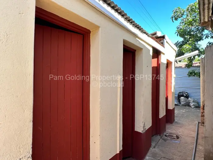 4 Bedroom House for Sale in Bulawayo City Centre, Bulawayo
