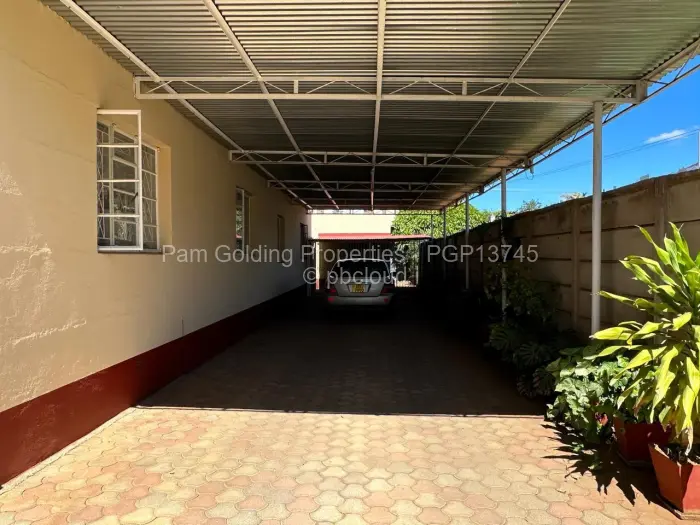 4 Bedroom House for Sale in Bulawayo City Centre, Bulawayo