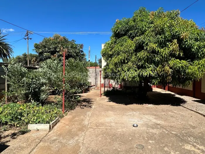 4 Bedroom House for Sale in Bulawayo City Centre, Bulawayo