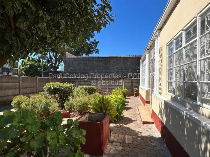 4 Bedroom House for Sale in Bulawayo City Centre, Bulawayo