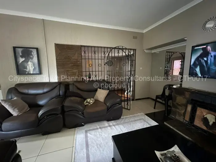 3 Bedroom House for Sale in Mabelreign, Harare