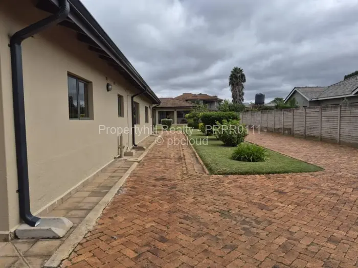 5 Bedroom House to Rent in Mount Pleasant Heights, Harare