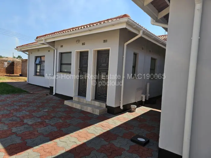 5 Bedroom House for Sale in Glaudina, Harare