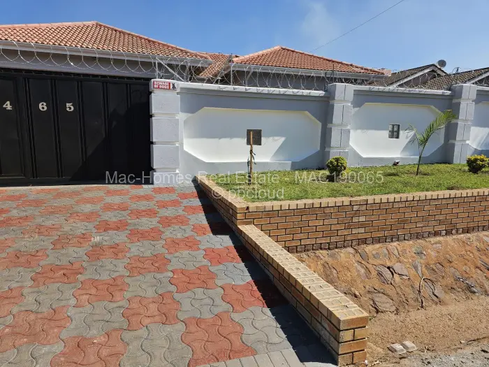 5 Bedroom House for Sale in Glaudina, Harare